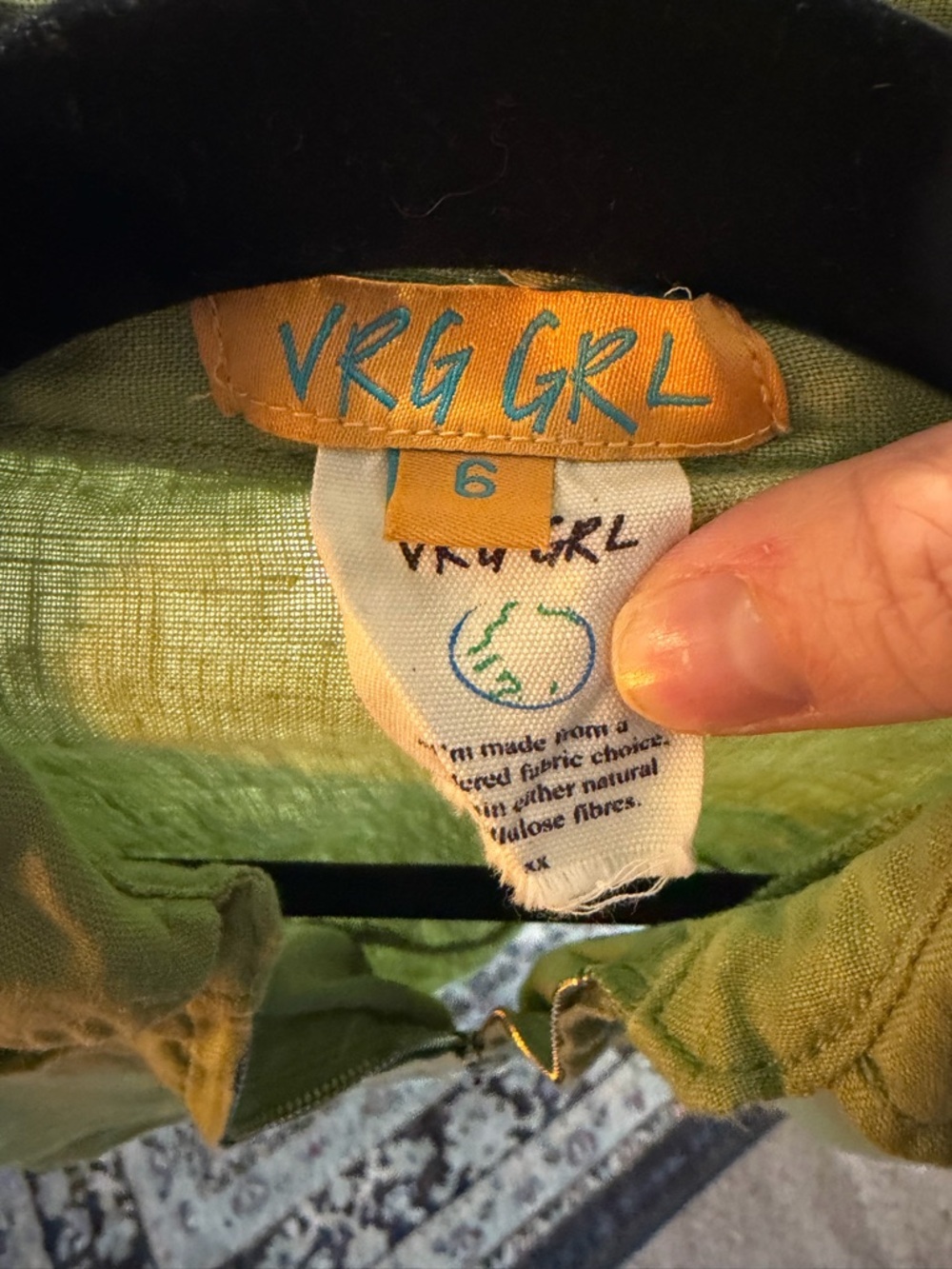 VRG Girl Baja Linen Cropped Collared Zip Up Blouse in Green. US 2. Retail $72 - Picture 7 of 7